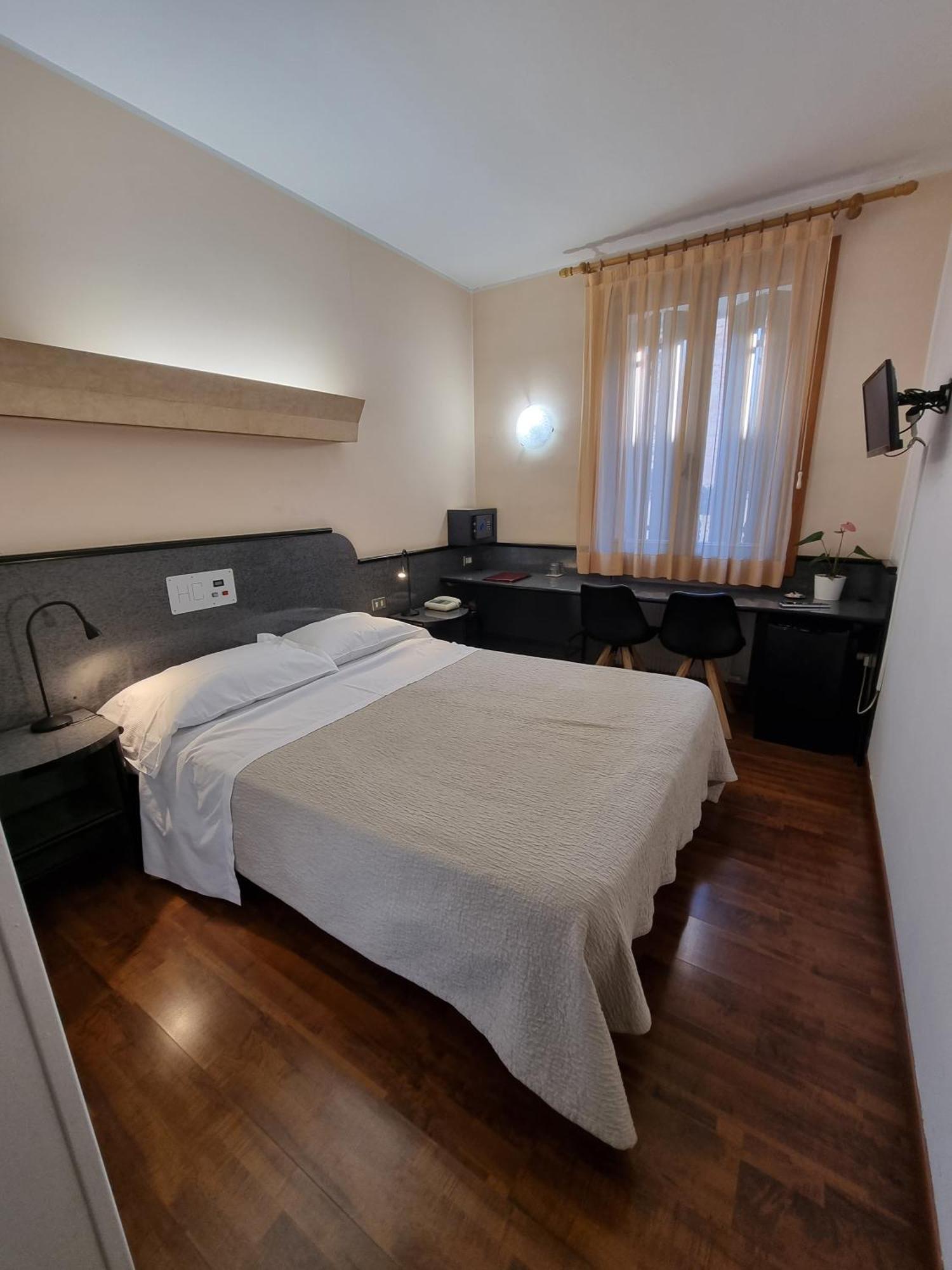 Cityhotel Cristina วิเชนซา ภายนอก รูปภาพ